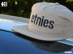 etnies corp snapback gorra